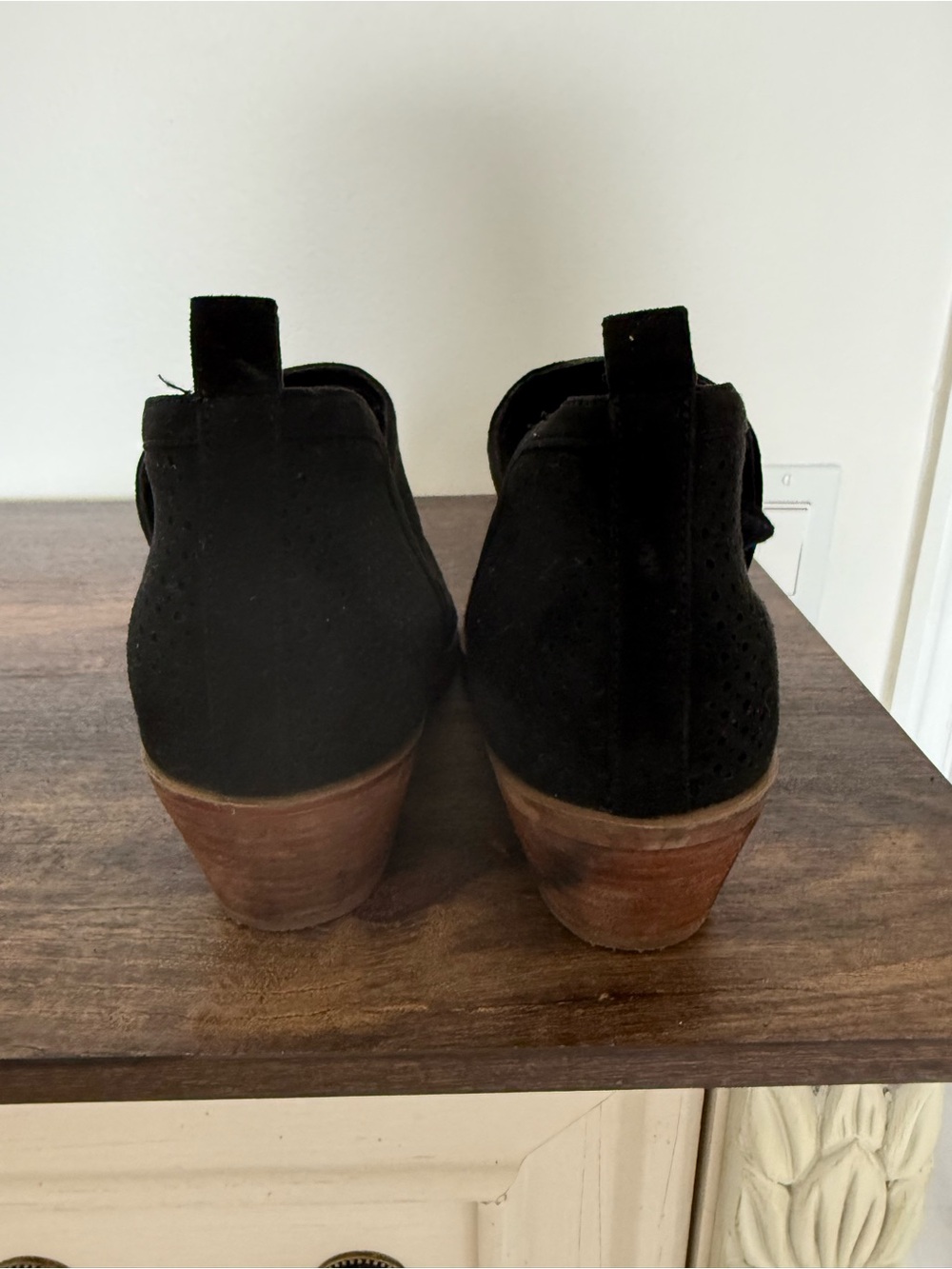 Lucky Brand Black Perforated Suede V-Cut Ankle Booties 9 - Picture 4 of 6